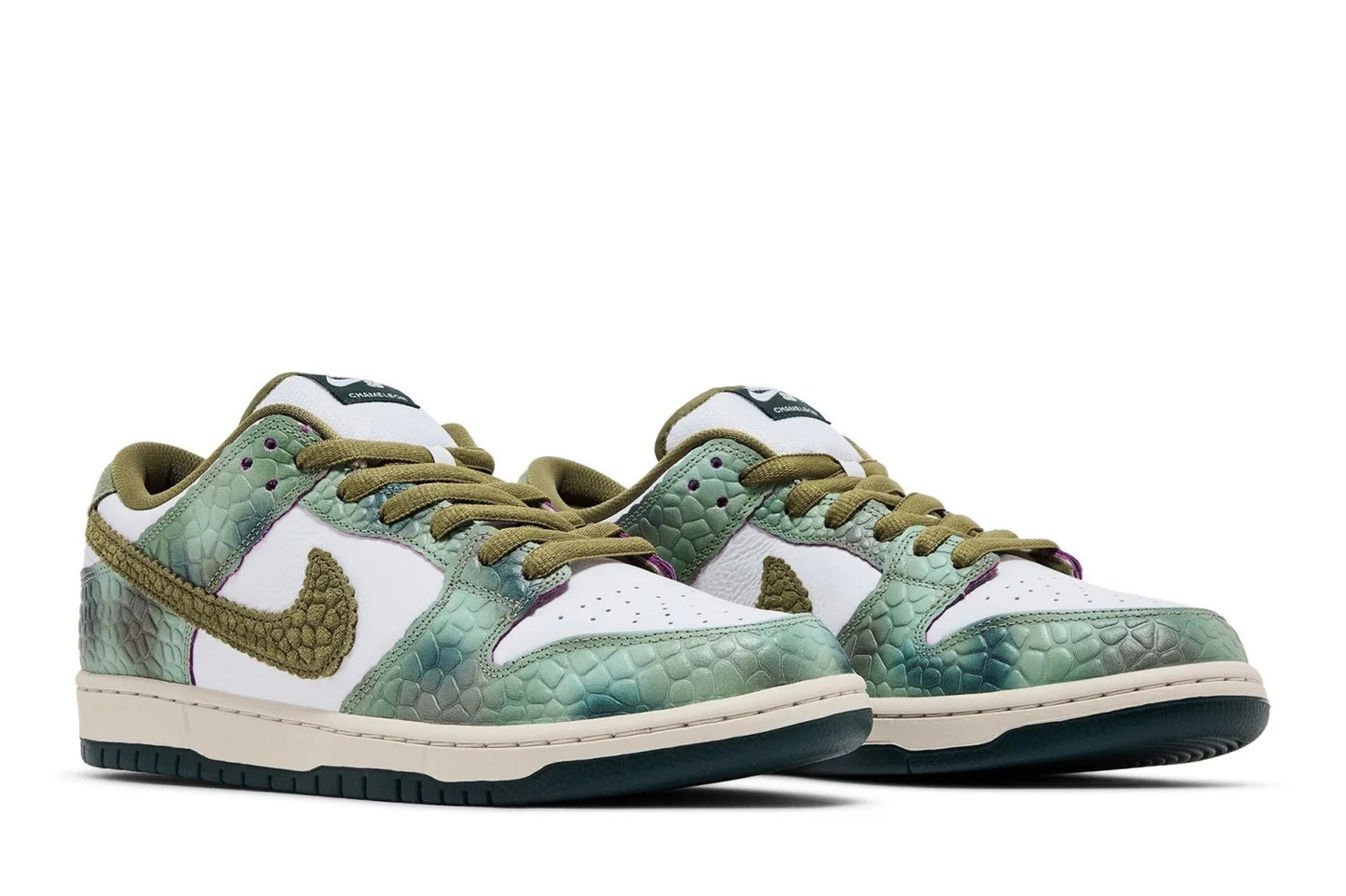 Tênis Alexis Sablone x Nike SB Dunk Low Pro White and Pacific Moss