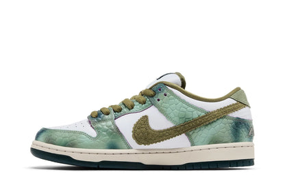 Tênis Alexis Sablone x Nike SB Dunk Low Pro White and Pacific Moss