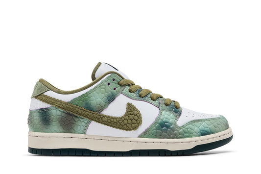 Tênis Alexis Sablone x Nike SB Dunk Low Pro White and Pacific Moss