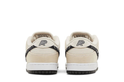 Tênis Albino & Preto x Nike SB Dunk Low Pearl White