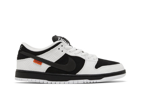Tênis TIGHTBOOTH x Nike SB Dunk Low Pro Black