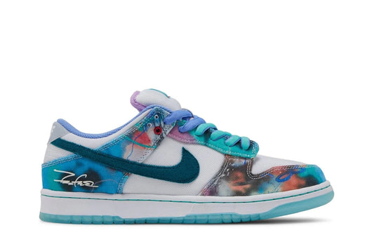 Tênis Futura Laboratories x Nike SB Dunk Low White and Geode Teal