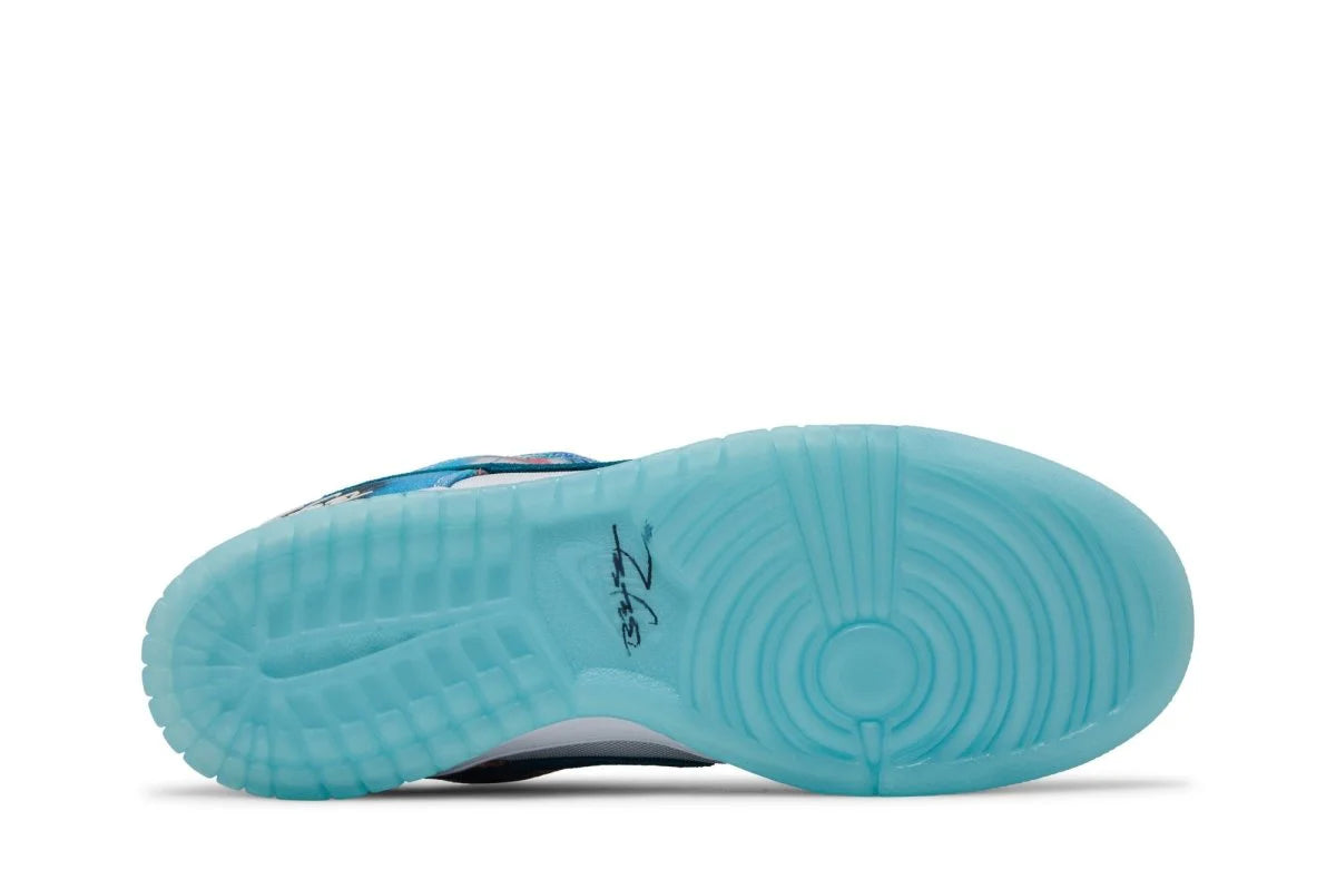 Tênis Futura Laboratories x Nike SB Dunk Low White and Geode Teal