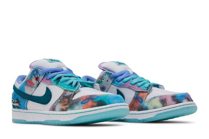 Tênis Futura Laboratories x Nike SB Dunk Low White and Geode Teal